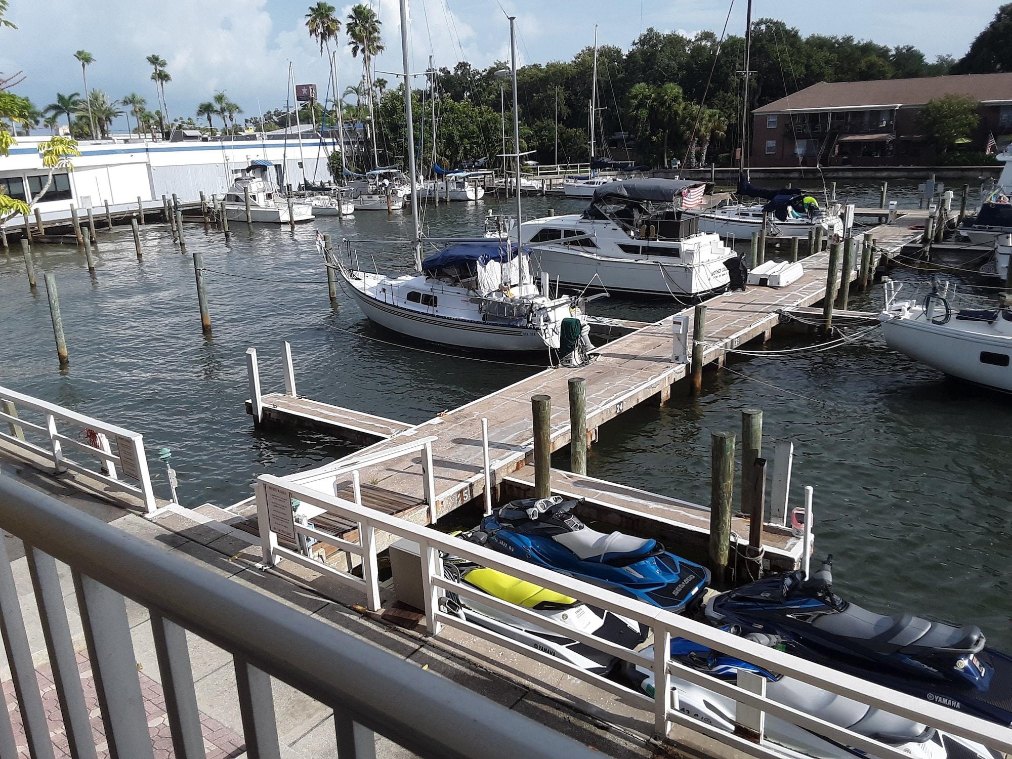 Magnuson Hotel Marina Cove St. Petersburg Exterior photo