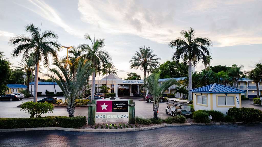 Magnuson Hotel Marina Cove St. Petersburg Exterior photo